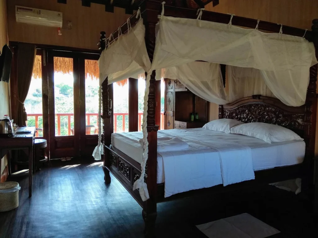 hotel sinar tambolaka kamar tidur