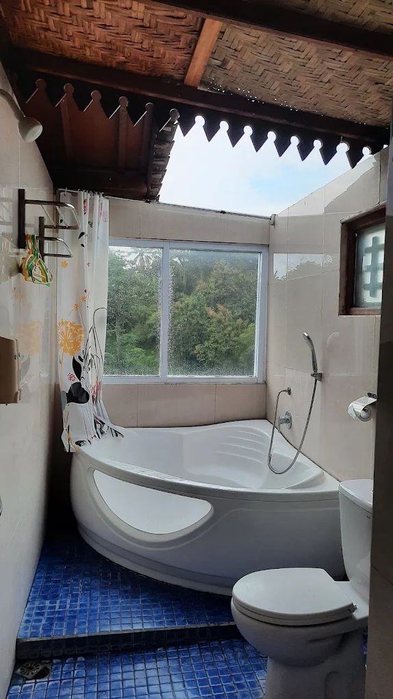 hotel sinar tambolaka toilet