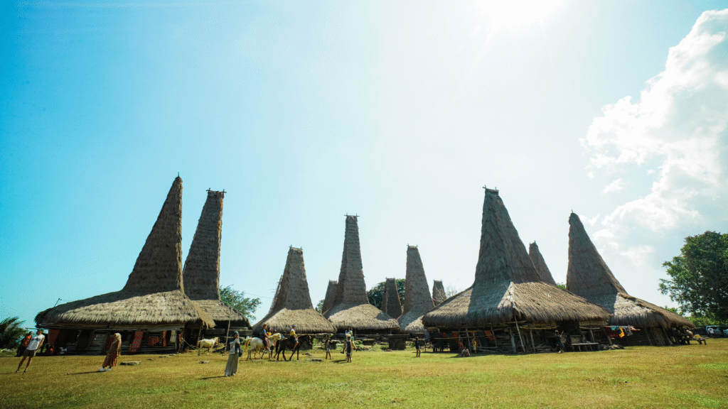 wisata budaya kampung adat ratenggaro