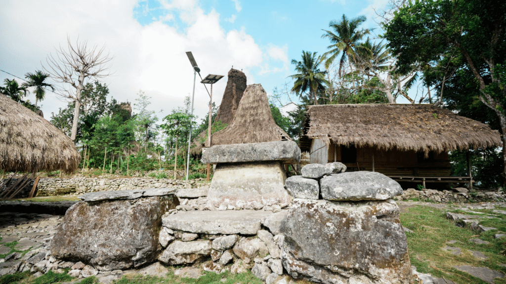 kampung adat weelewo sumba barat daya